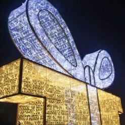 9.10' 3D Christmas Present - Photo Op Display 13 9.10' 3D Christmas Present - Photo Op Display -Twinkly Trees Shop 3d 11028 e